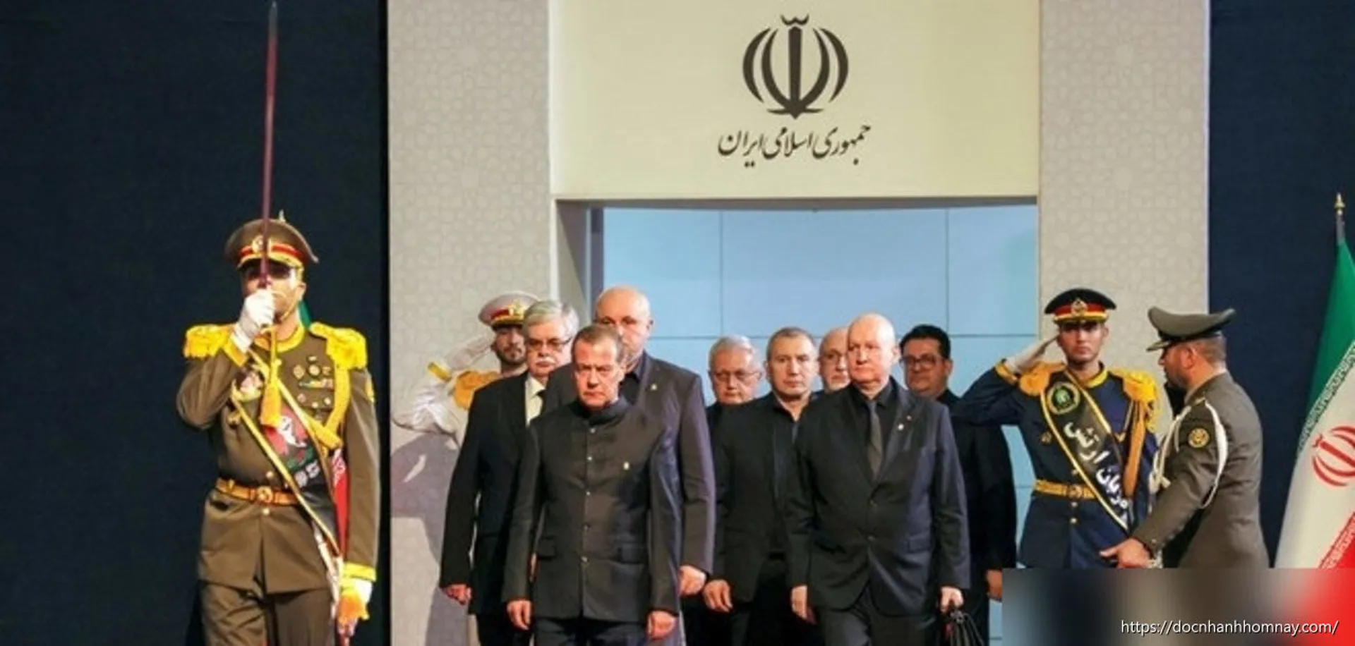 Ông Medvedev: Iran có 'công cụ răn đe mới' mạnh ngang vũ khí hạt nhân