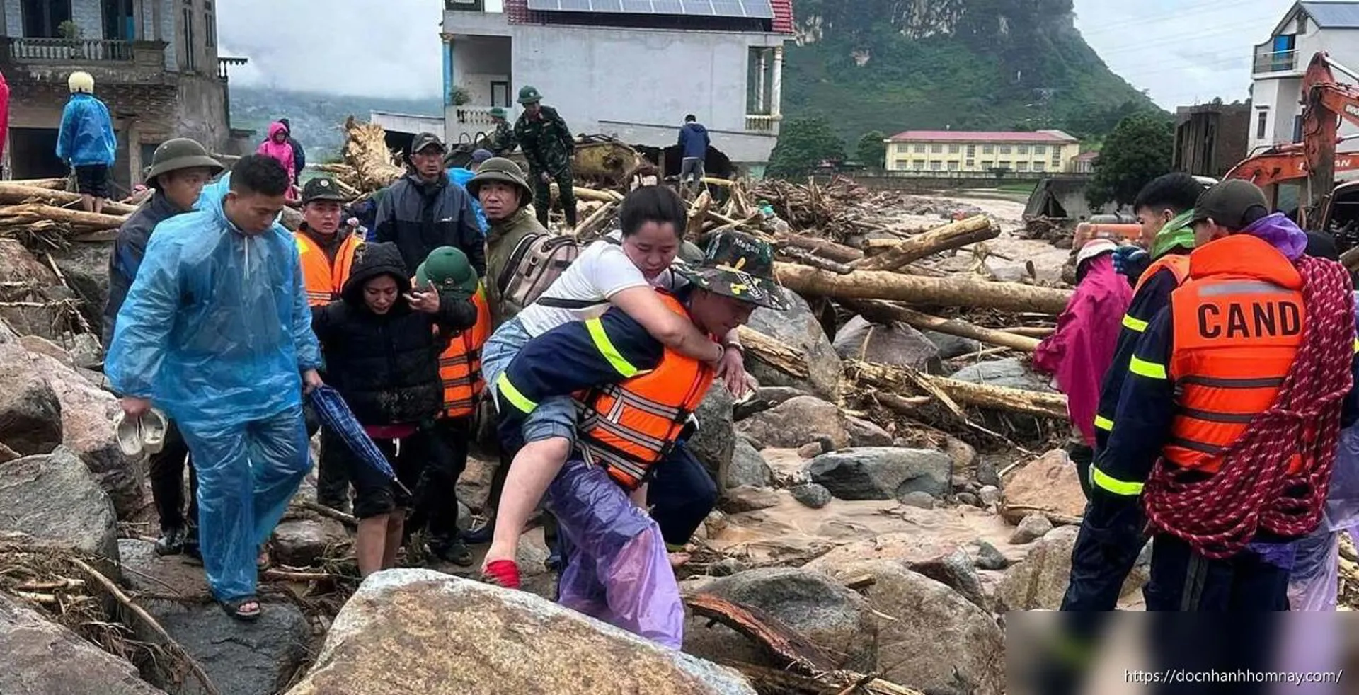 Lai Châu chạy đua tìm kiếm nạn nhân lũ quét