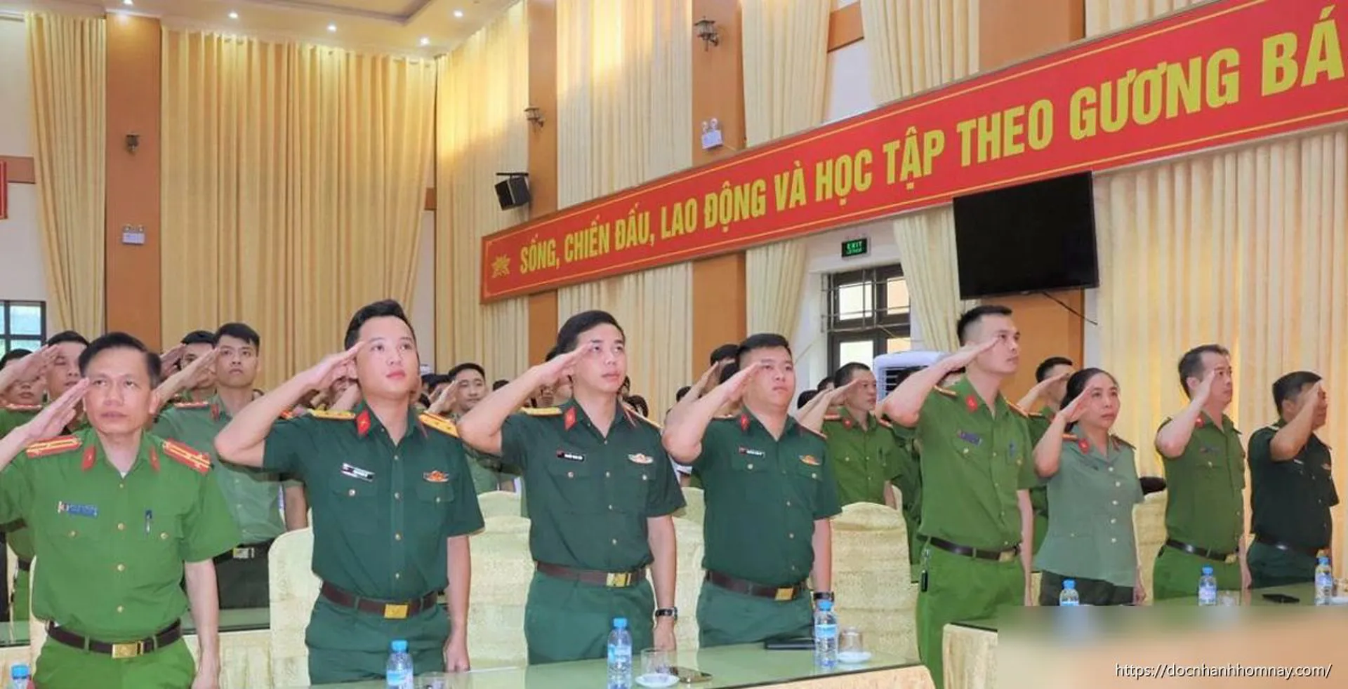 Các xã, phường trong tỉnh tổ chức Lễ chào cờ và sinh hoạt tư tưởng dưới cờ