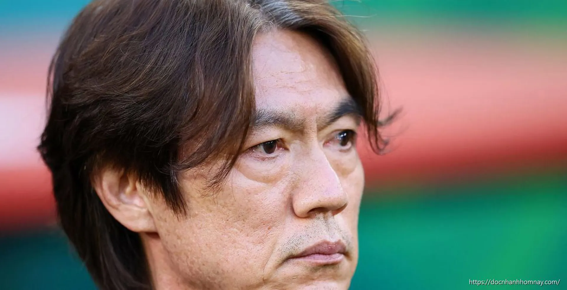 HLV Hong Myung-bo rời Hàn Quốc giữa bão chỉ trích: 'Tôi có điều muốn nói'