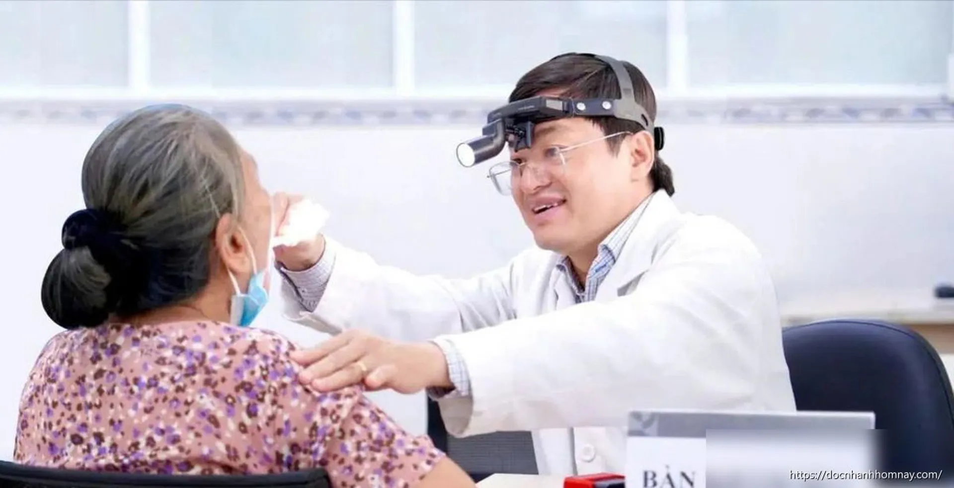 Sau 1 tuần 'nới' quyền lợi BHYT trái tuyến: Người bệnh phấn khởi, bệnh viện tất bật