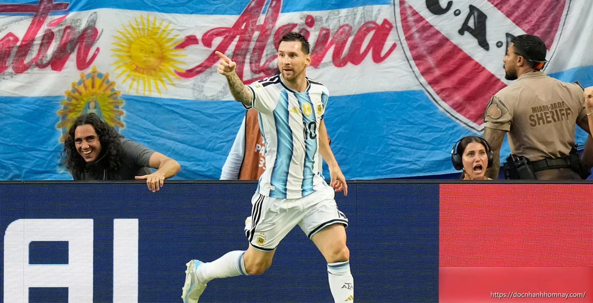 Messi phá loạt cột mốc World Cup
