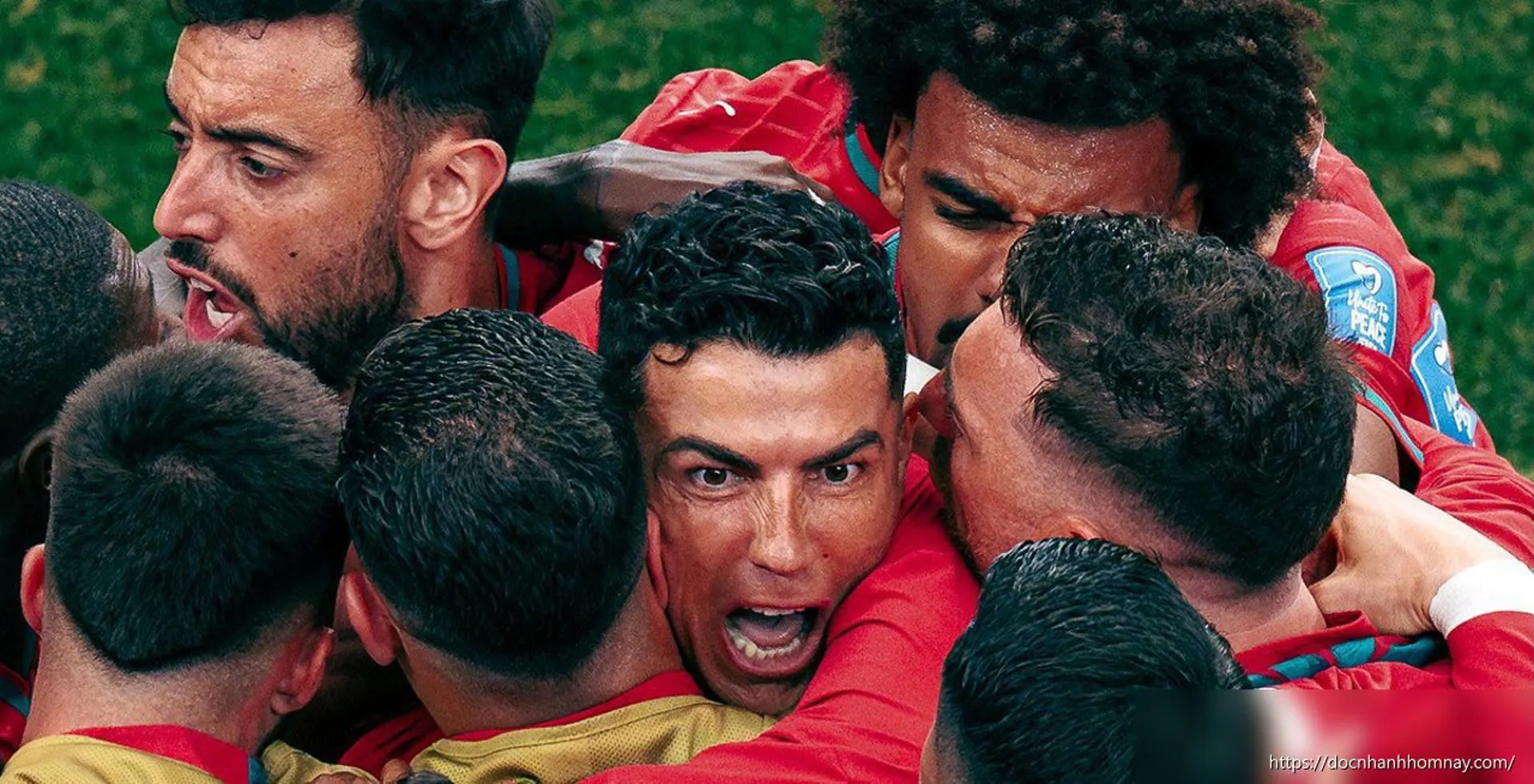 Hậu trường bức ảnh 12 triệu 'like' trên trang của Ronaldo