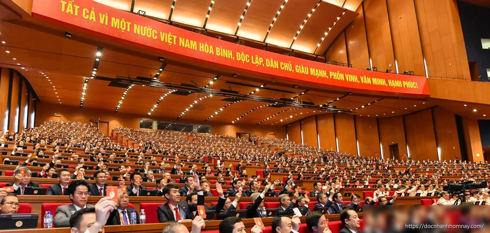 Bộ Chính trị: Xây dựng thẻ đảng viên, hồ sơ đảng viên điện tử trong toàn Đảng