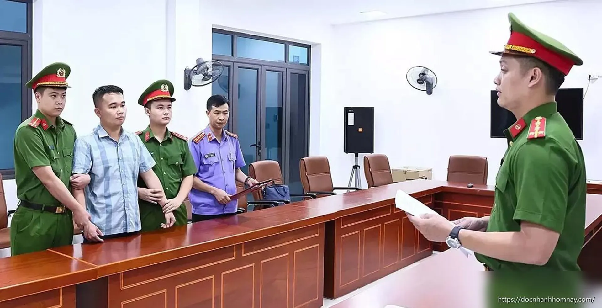 Giáo viên trường chuyên Tuyên Quang bị giữ khẩn cấp trong vụ điểm Toán bất thường