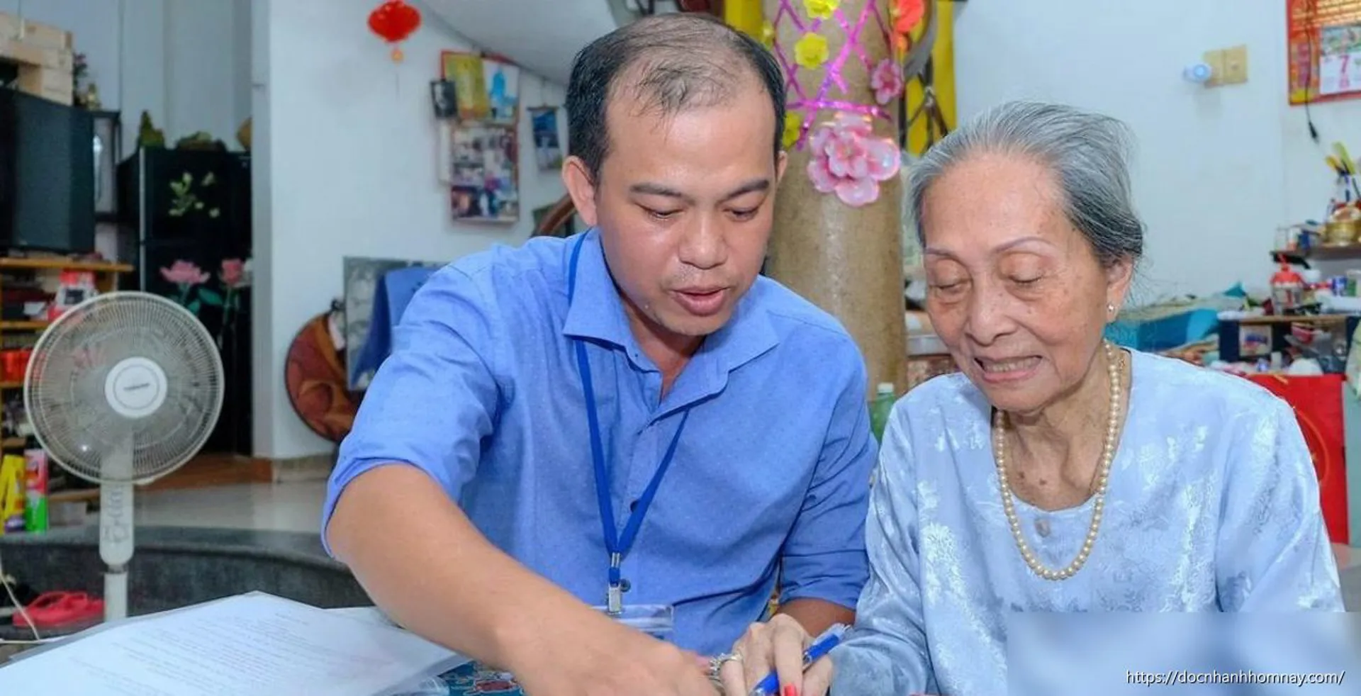 Phường Tân Định tiếp tục mô hình chứng thực chữ ký tại nhà cho người dân
