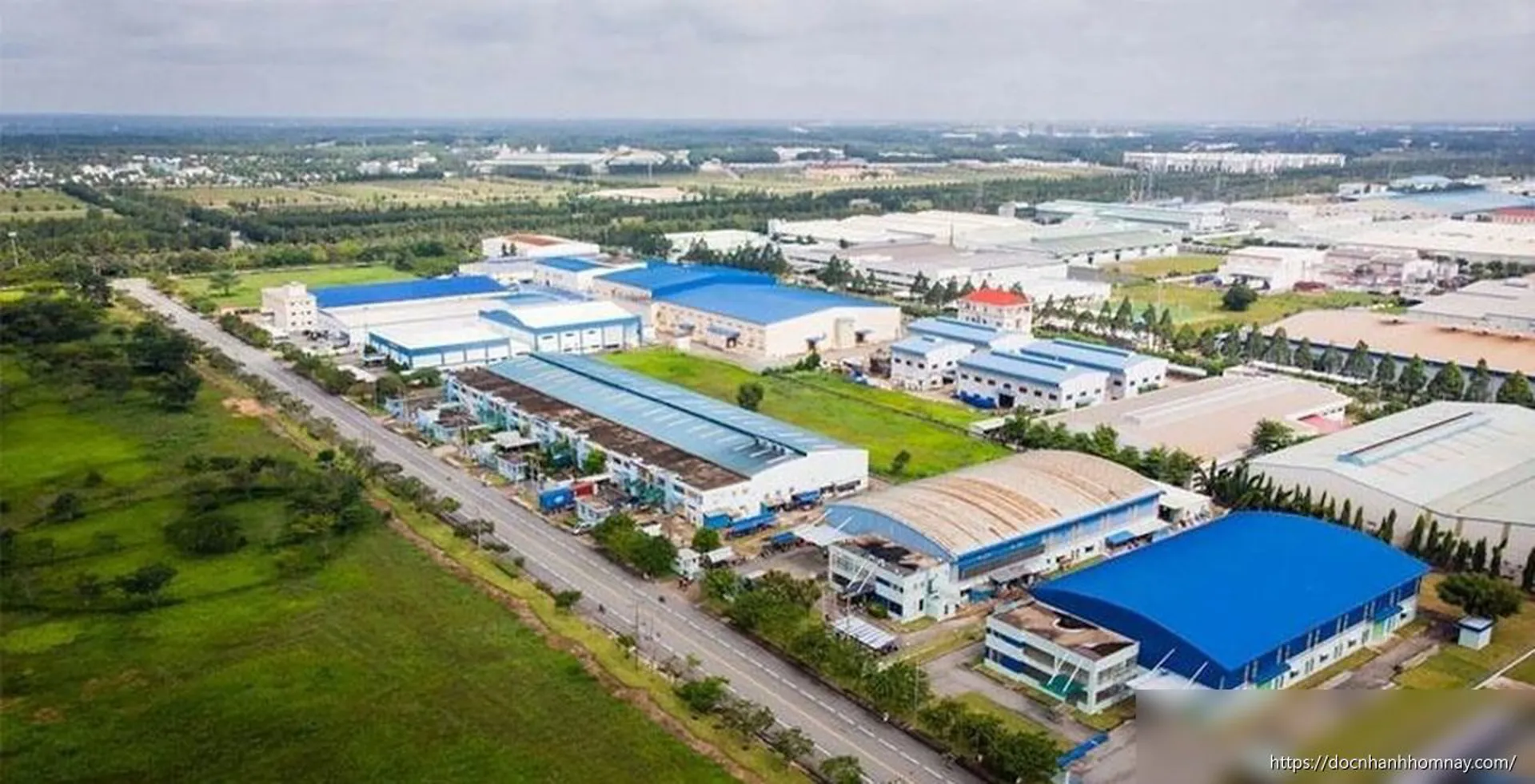 Phối hợp mở rộng dịch vụ ngân hàng tại khu công nghiệp Đồng Nai