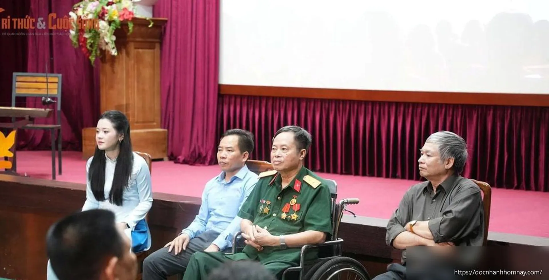 Chiếu phim 'Trên chiếc xe lăn': Cầu nối tri ân giữa hai thế hệ