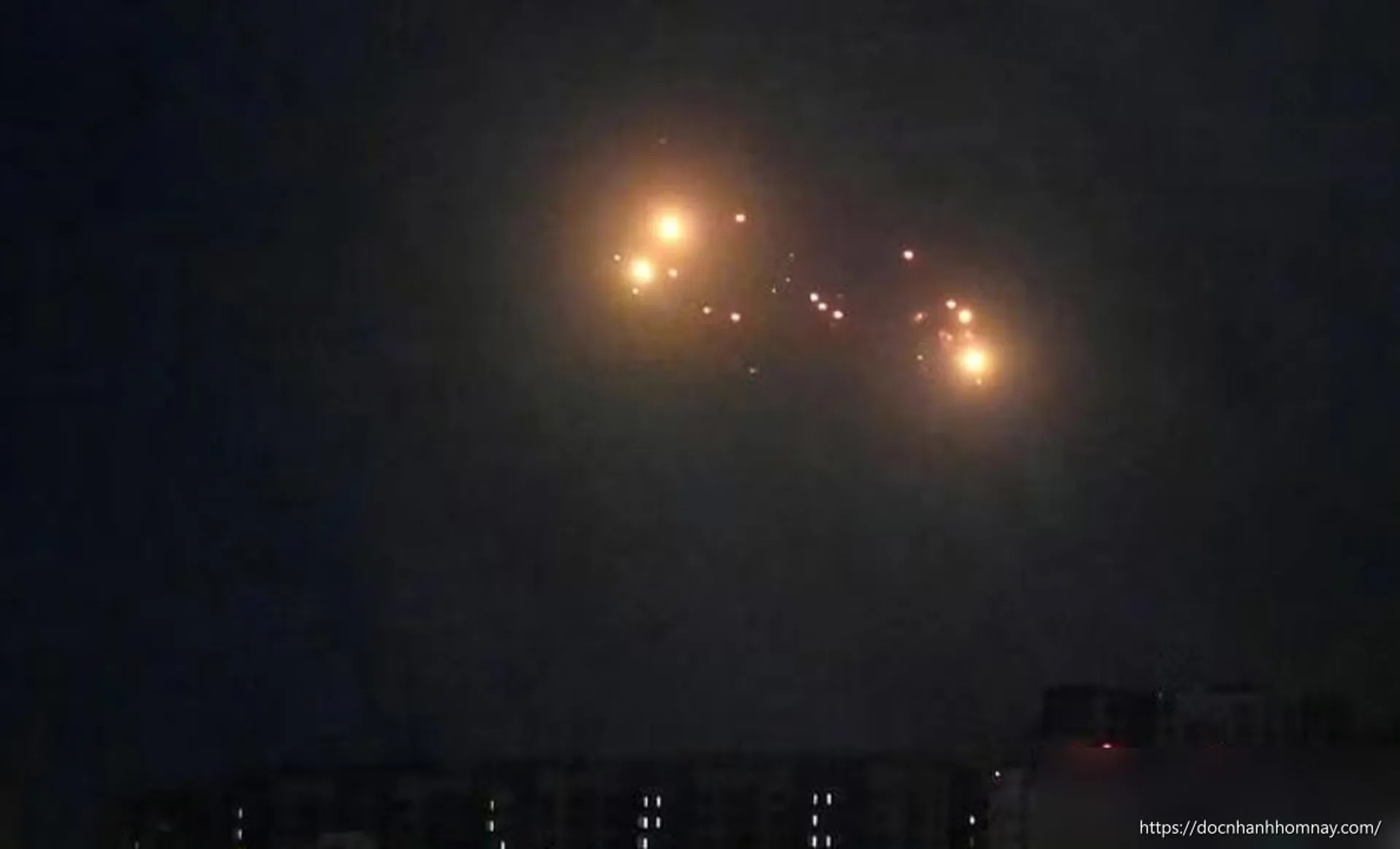 Thủ đô Ukraine hứng 'mưa tên lửa' Nga trước thềm thượng đỉnh NATO