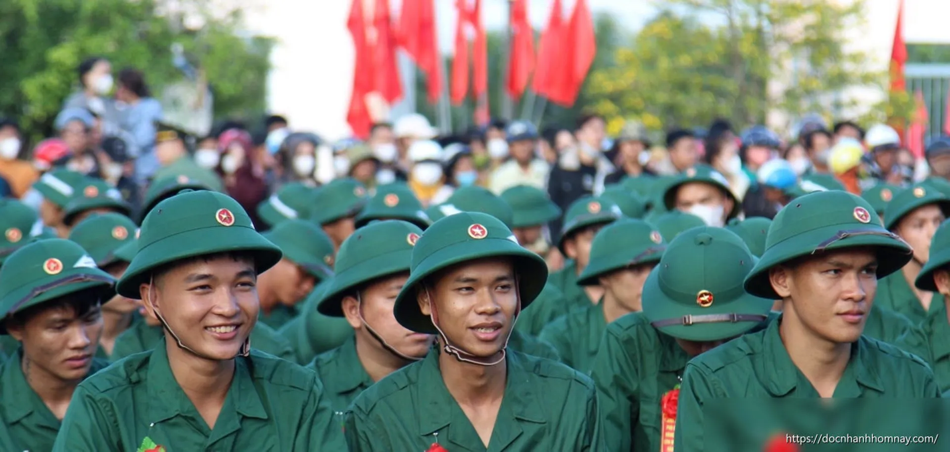 Bộ Quốc phòng trả lời kiến nghị về tật khúc xạ, hình xăm khi gọi nhập ngũ