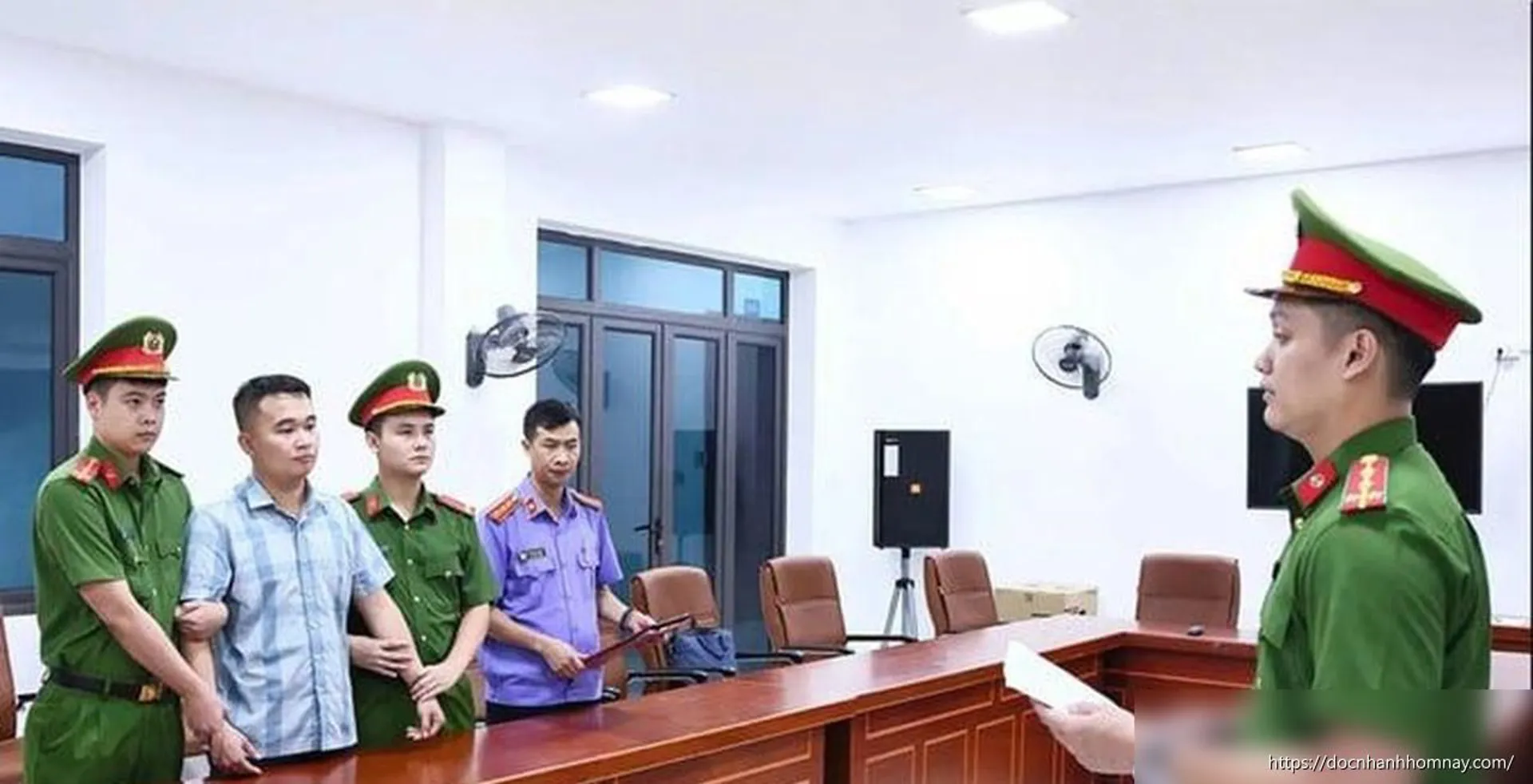 Tạm giữ khẩn cấp giáo viên liên quan vụ điểm Toán cao bất thường ở Tuyên Quang