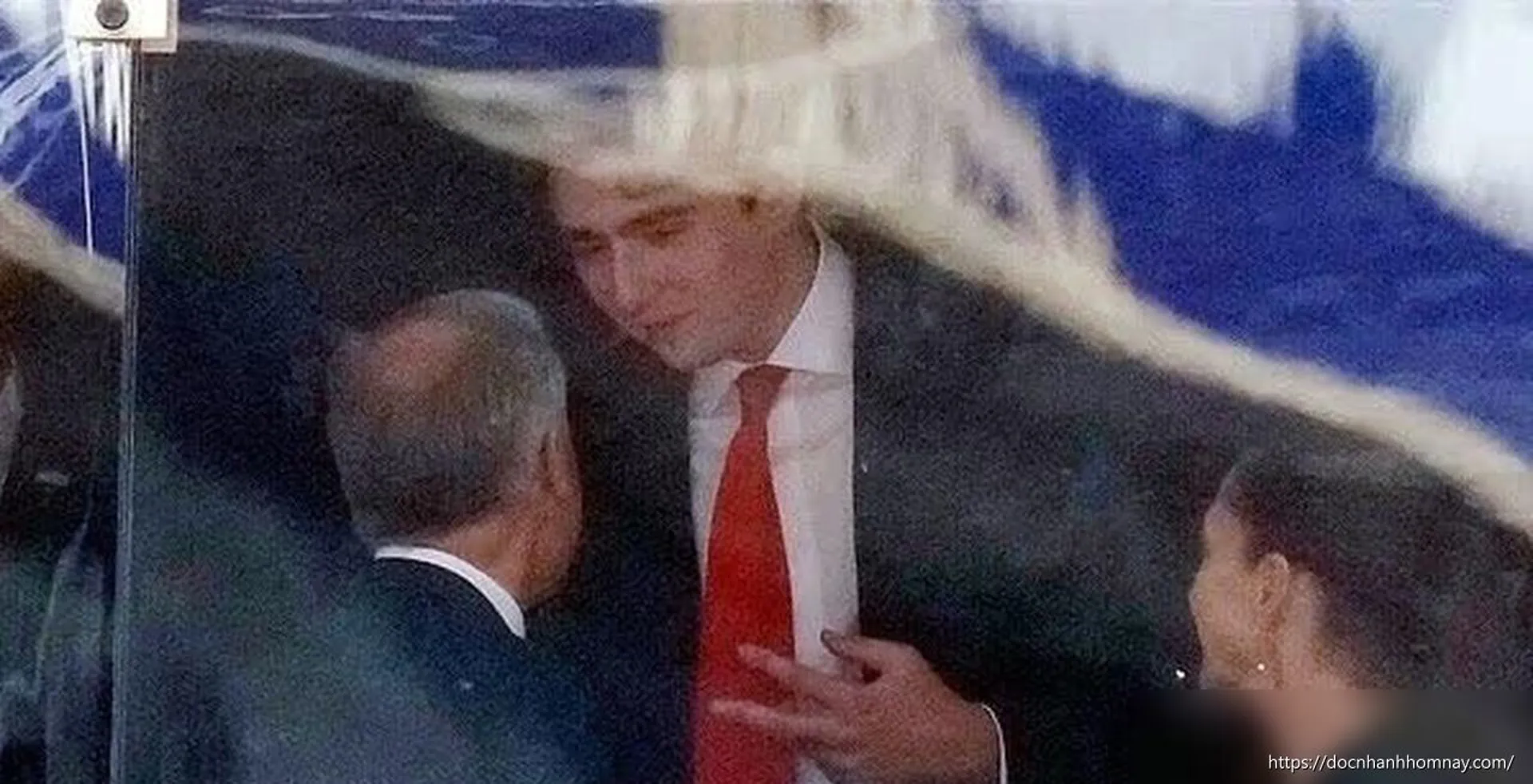 Barron Trump gây chú ý tại chung kết World Cup 2026