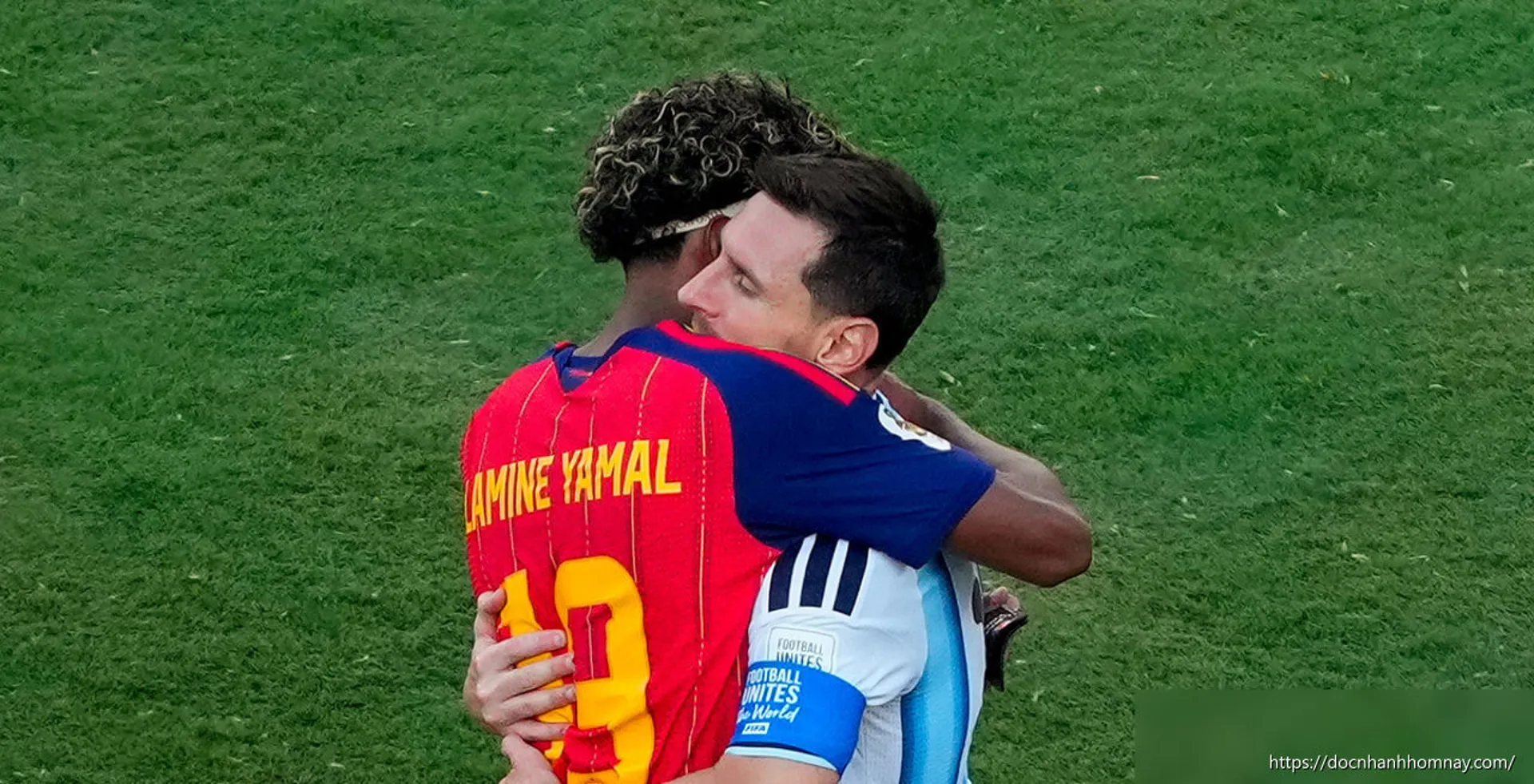 Yamal an ủi Messi sau khi vô địch World Cup 2026