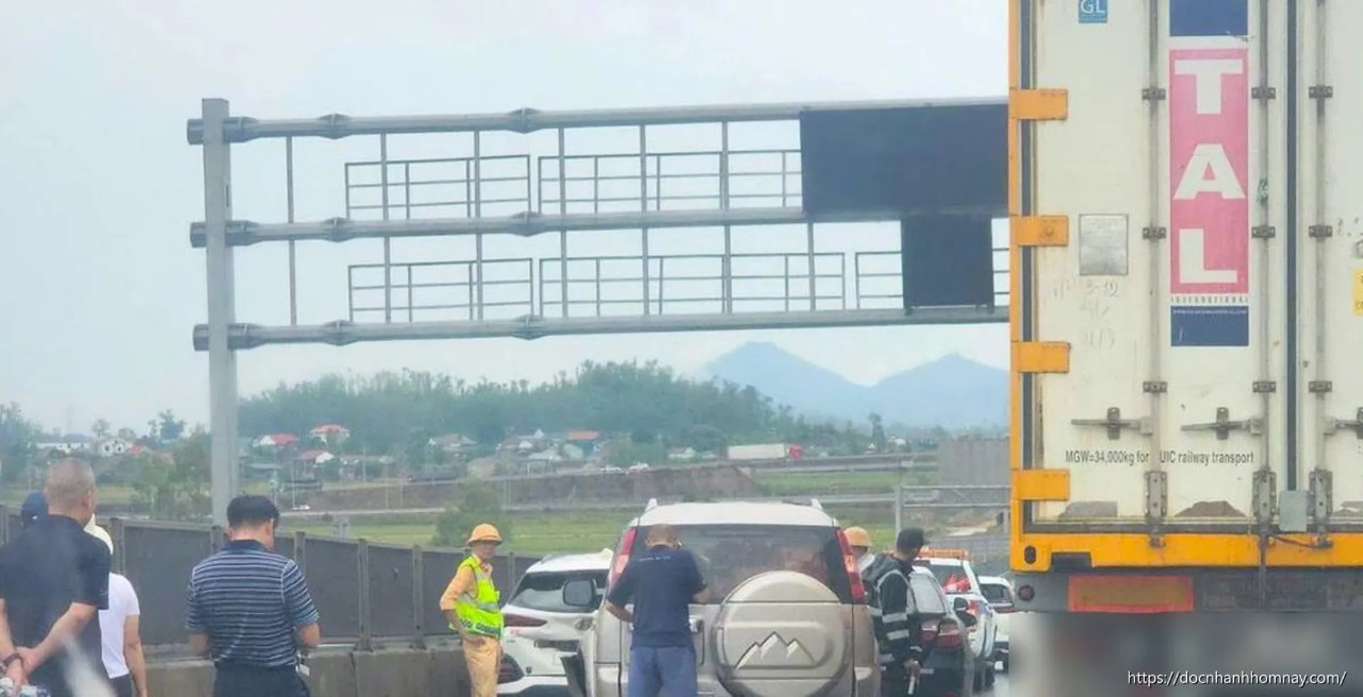 Hai vụ tai nạn liên tiếp trên cao tốc Bắc Nam gây tắc nghẽn kéo dài