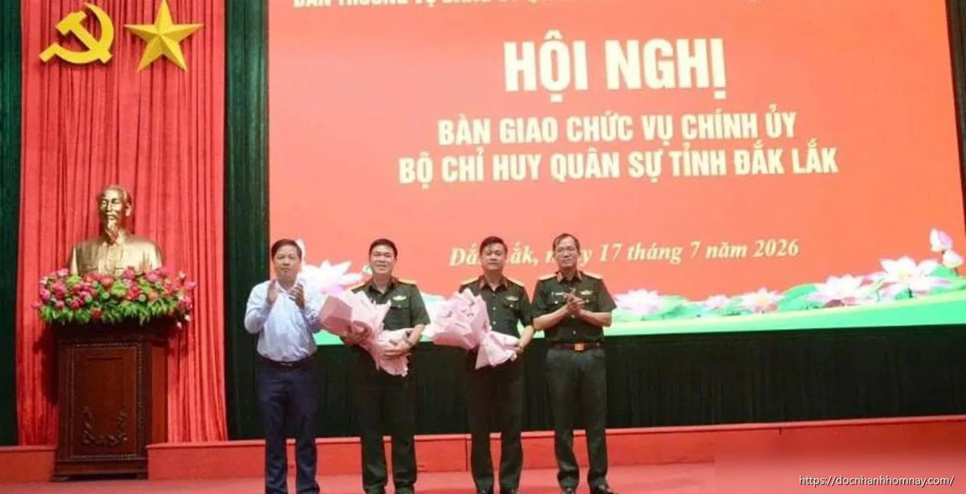 Bàn giao chức vụ Chính ủy Bộ Chỉ huy Quân sự tỉnh Đắk Lắk
