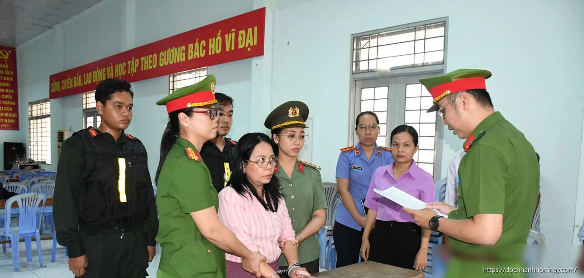 Bắt tạm giam phụ nữ lợi dụng quyền tự do dân chủ ở Vĩnh Long