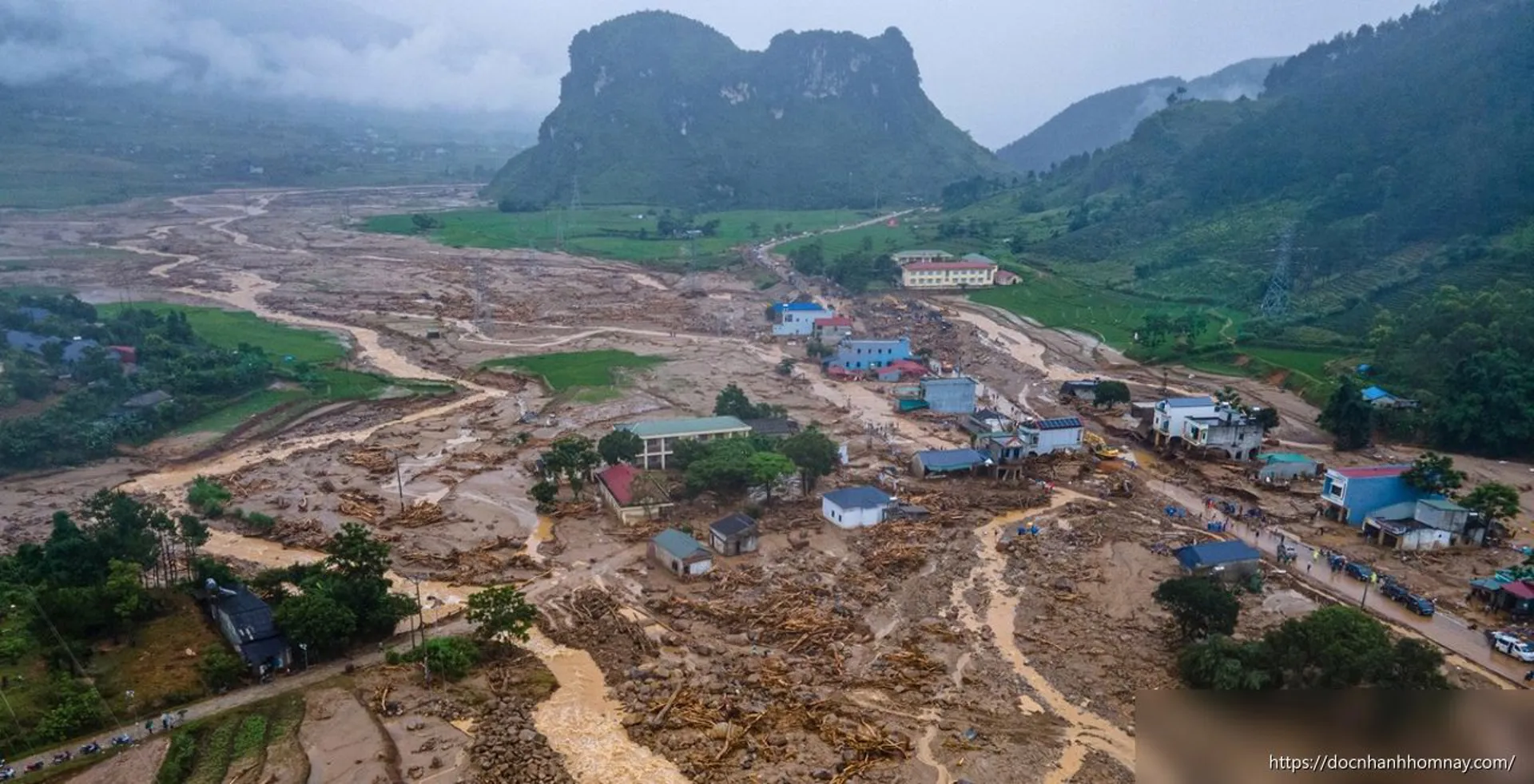 Thảm cảnh thung lũng Mường Than sau lũ quét: Bùn đất phủ kín, nhiều người mất tích