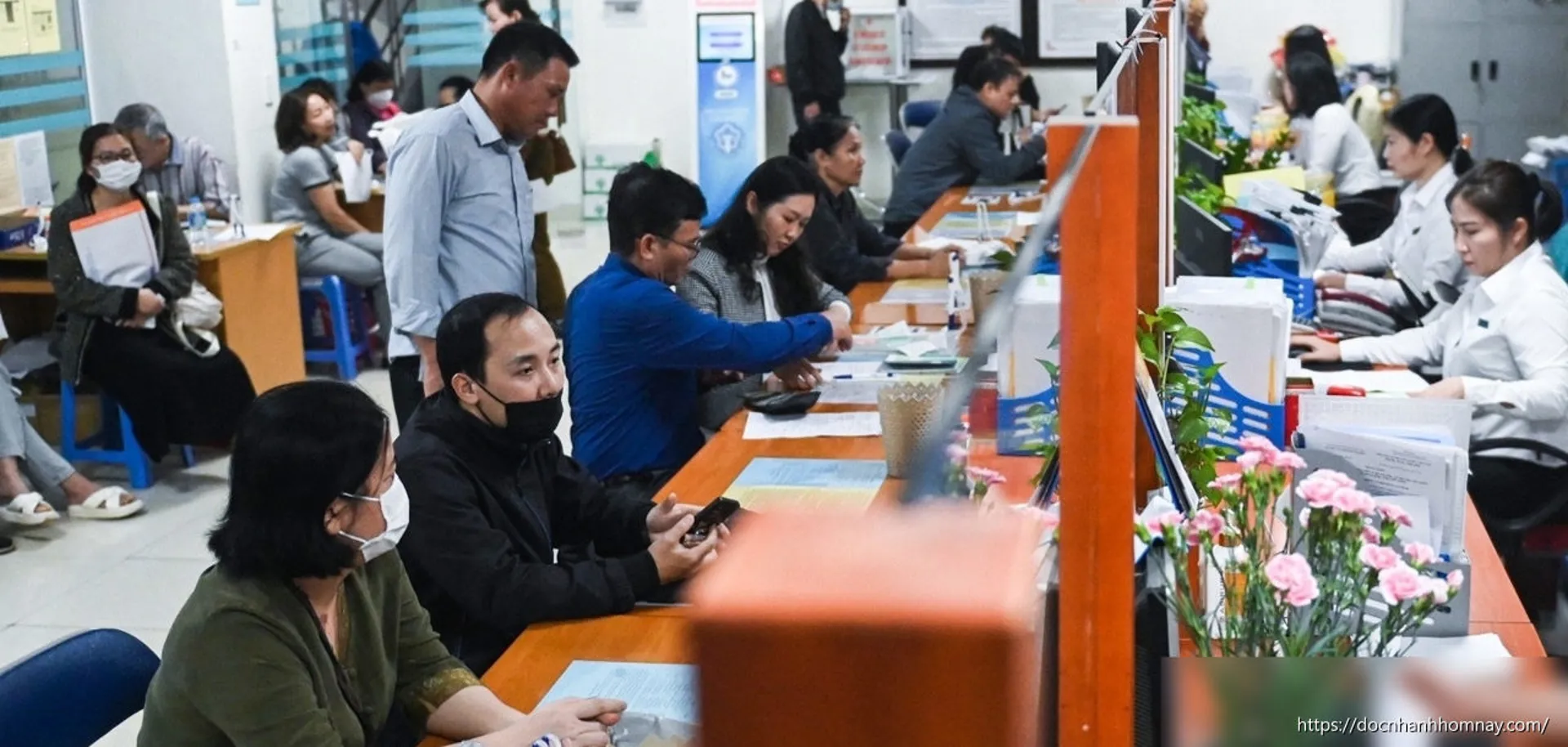 Viên chức muốn hưởng lương chuyên viên phải đáp ứng điều kiện gì?