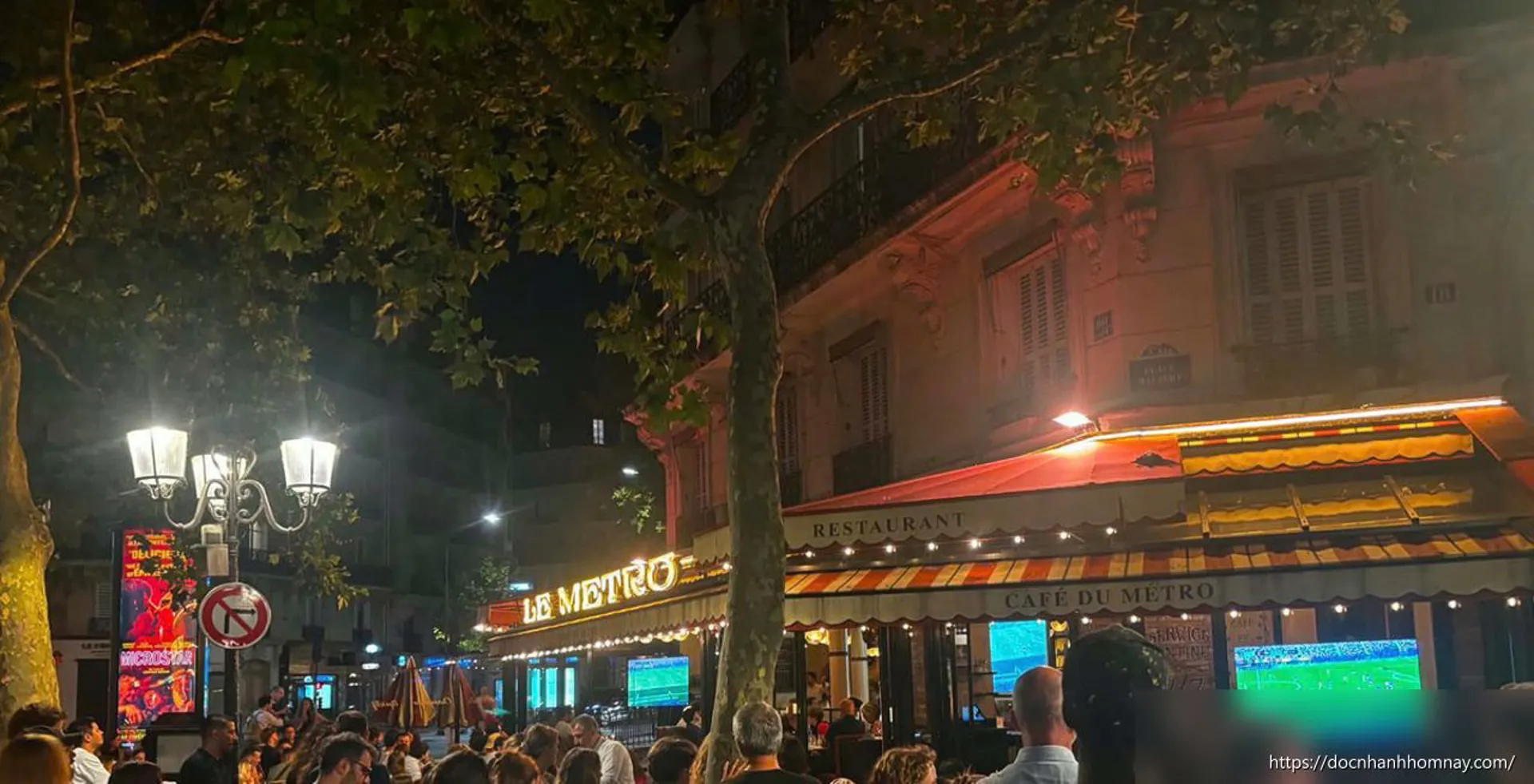 Không khí World Cup ở Paris vẫn rất nóng
