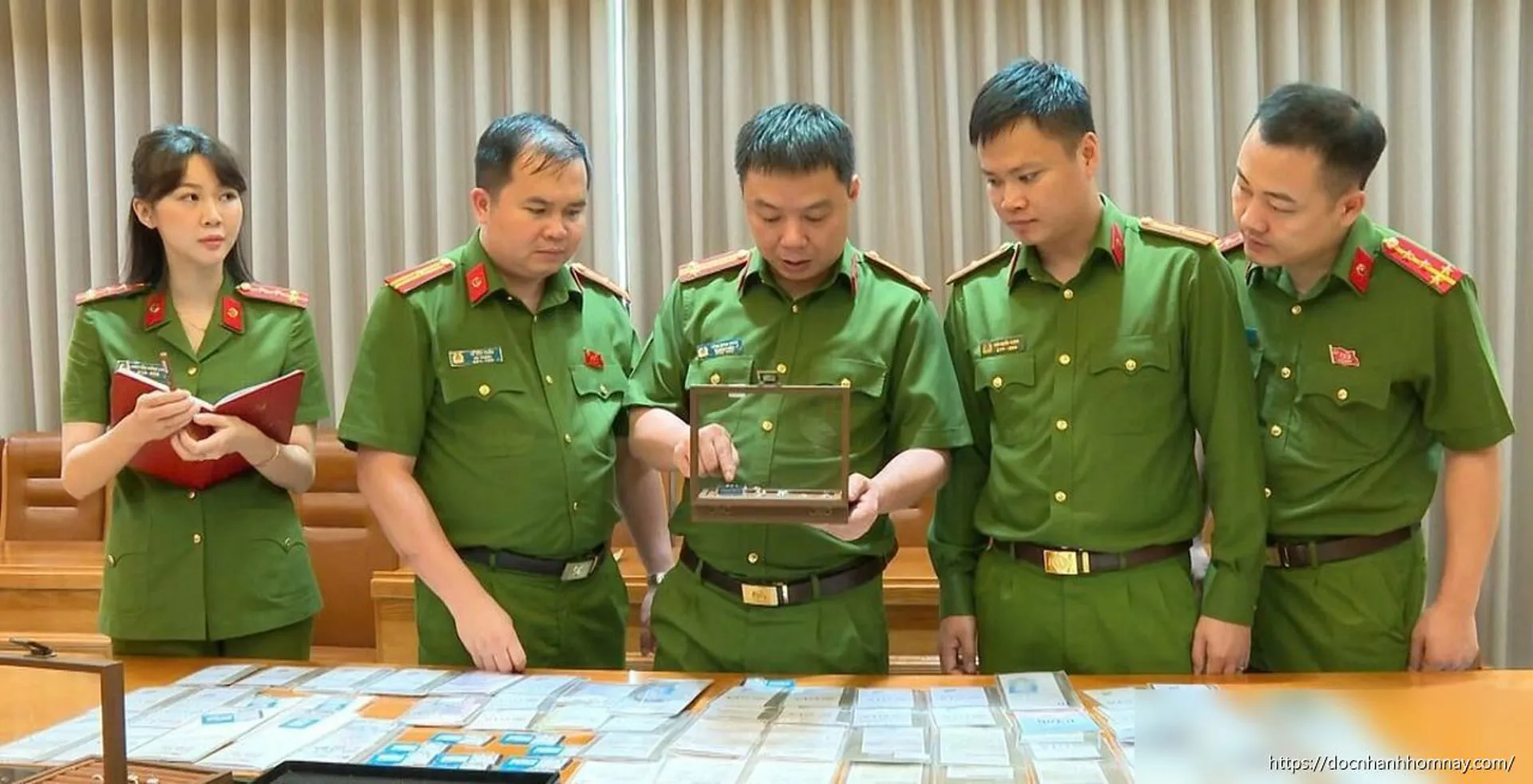 Đường dây buôn lậu 28.000 viên kim cương bị lật tẩy từ các phiên livestream bán hàng