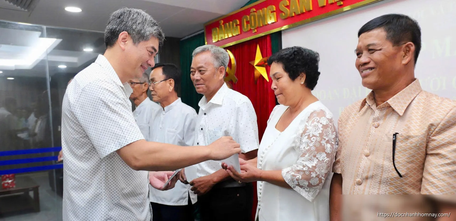 Thứ trưởng Y Vinh Tơr: Người có uy tín tiếp tục là tấm gương sáng tại cộng đồng