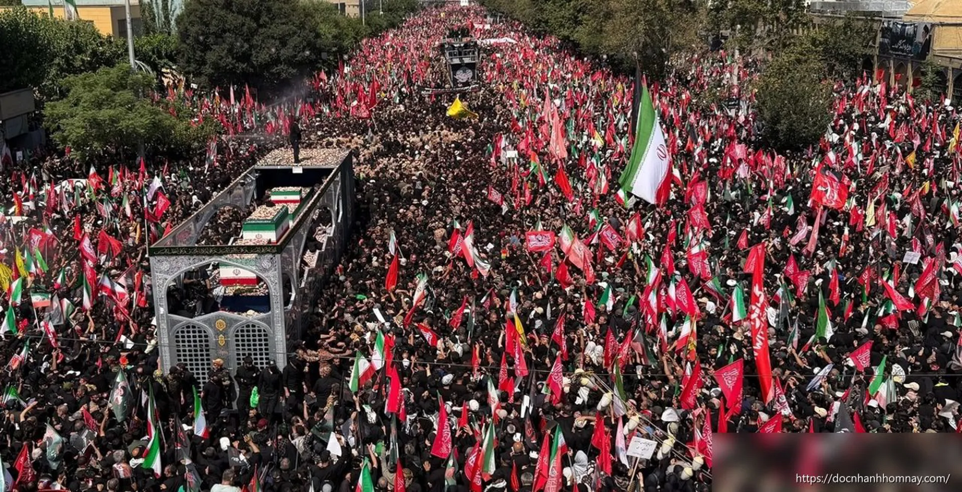 Biển người đưa tiễn cố lãnh tụ Iran Ali Khamenei